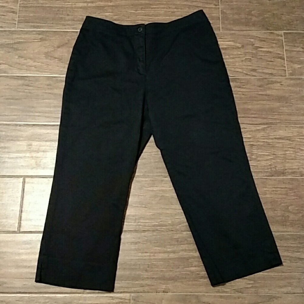 Anne Klein Sport Black Capris Size 6